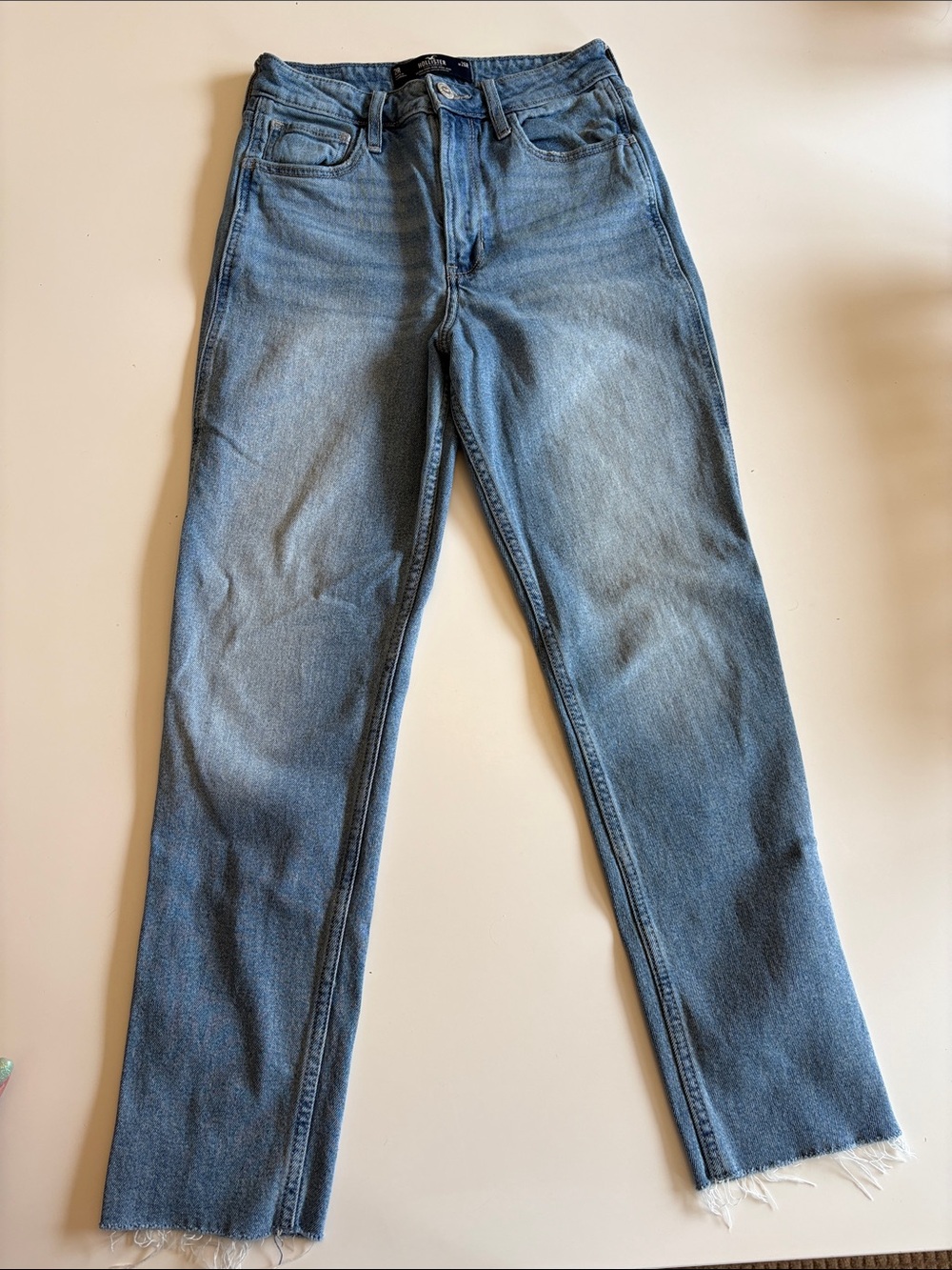 Women’s Hollister ultra high rise mom Straight-Leg Jeans size 2/26R